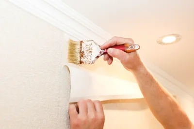 Pose de papier peint à Lannebert — revêtements muraux et toiles de verre